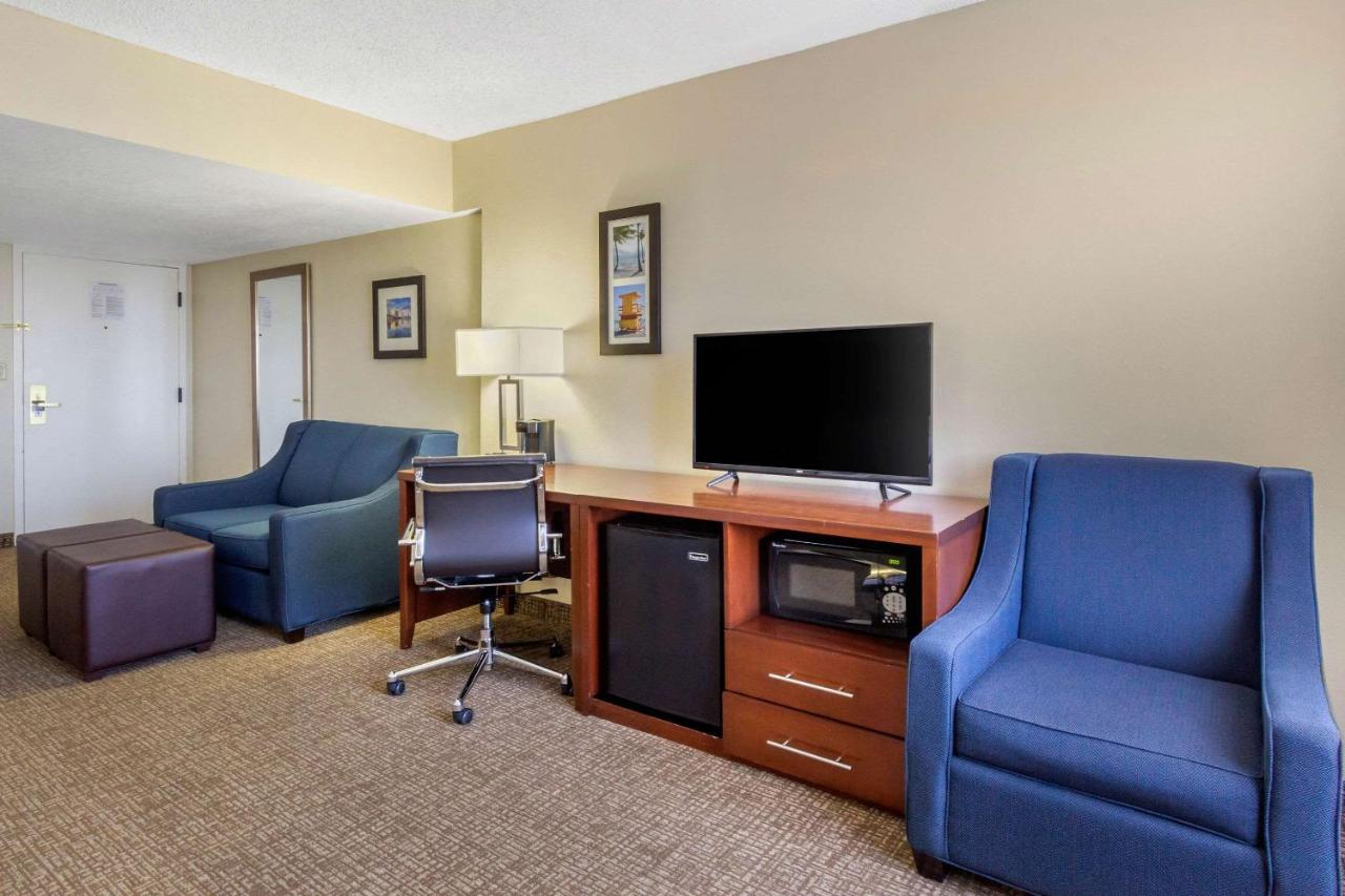 Junior Suite with Two Double Beds and Sofa Bed - Non-Smoking at Comfort Inn St Petersburg North