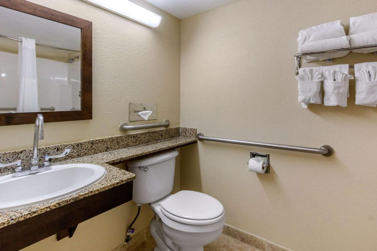 Double Room with Two Double Beds - Disability Access/Non-Smoking at Comfort Inn St Petersburg North
