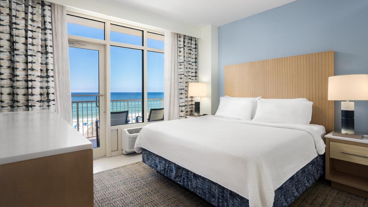 King Suite with Bunk Bed at Holiday Inn Resort Fort Walton Beach by IHG