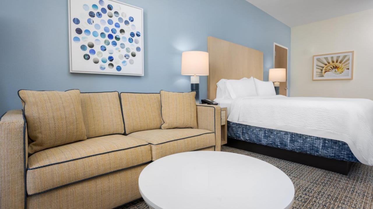 Executive Suite with Sofa at Holiday Inn Resort Fort Walton Beach by IHG