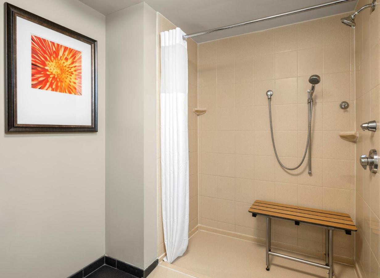 One-Bedroom King Room with Roll-in Shower - Hearing Accessible - Non-Smoking at Staybridge Suites Indianapolis-Airport by IHG