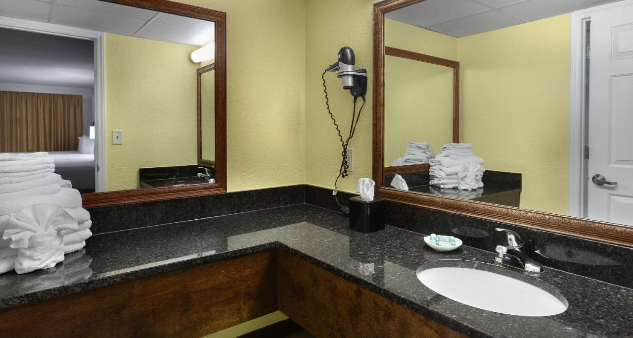 | Best Western Ocean Sands Beach Resort