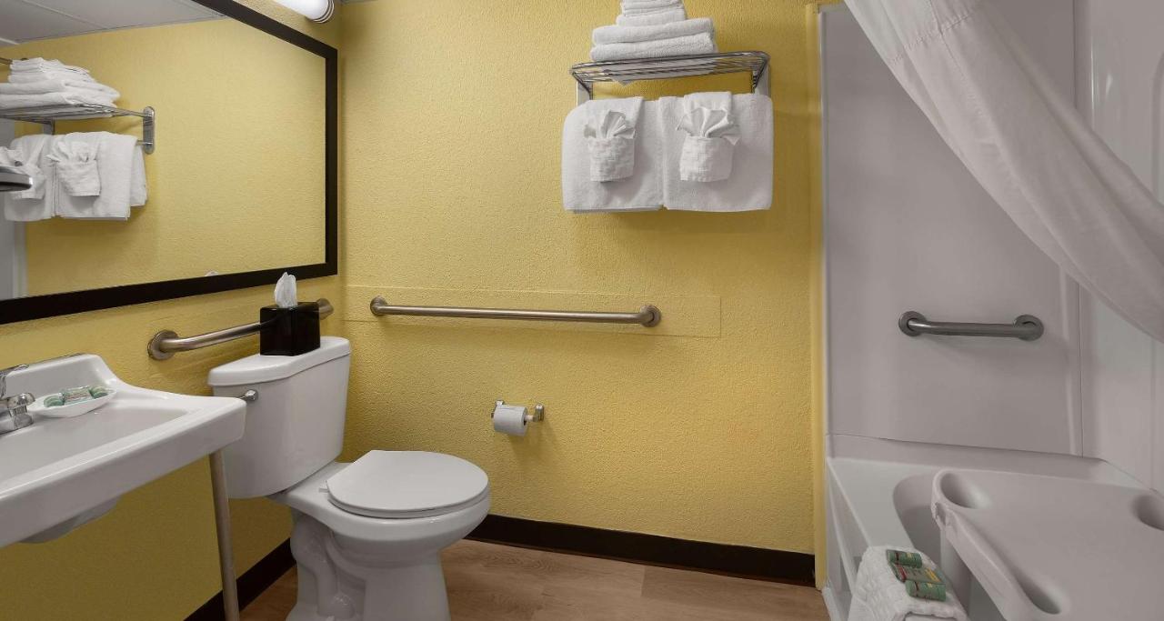 | Best Western Ocean Sands Beach Resort
