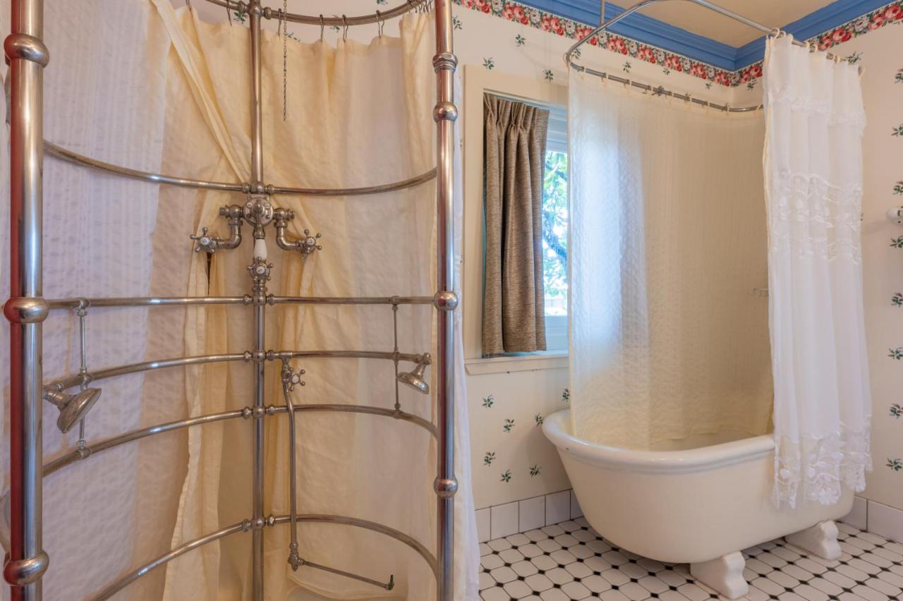 | Martine Inn