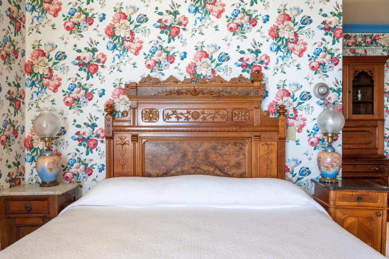 | Martine Inn