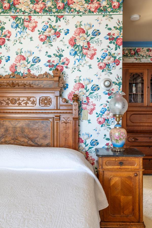 | Martine Inn