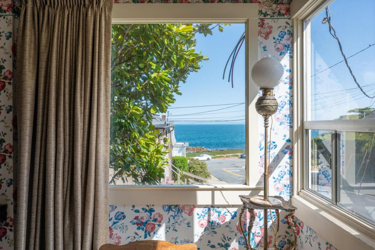 | Martine Inn