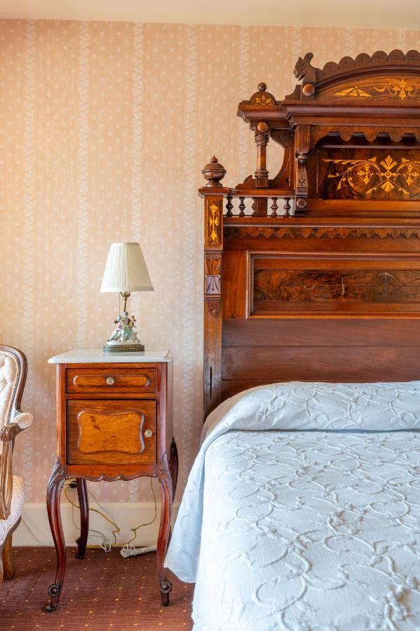 | Martine Inn