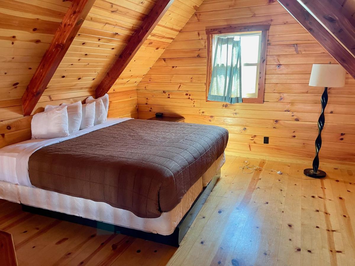 | Cabins of Mackinaw & Lodge