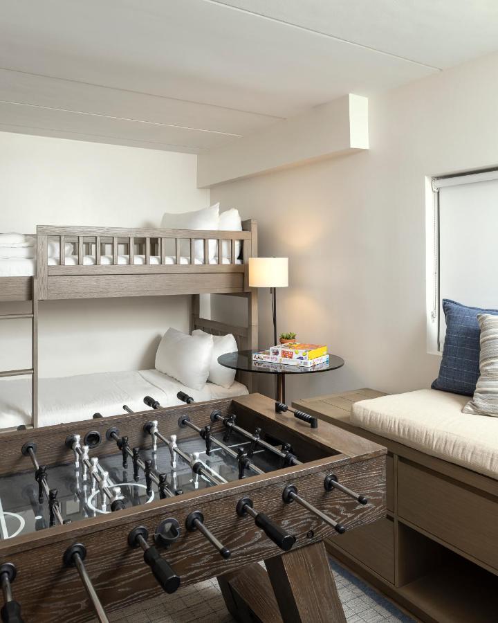 | Newport Harbor Island Resort
