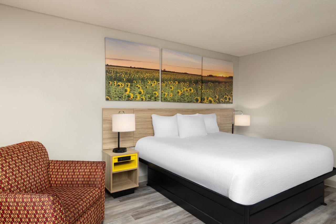 King Room - Smoking at Days Inn & Suites by Wyndham Kansas City South
