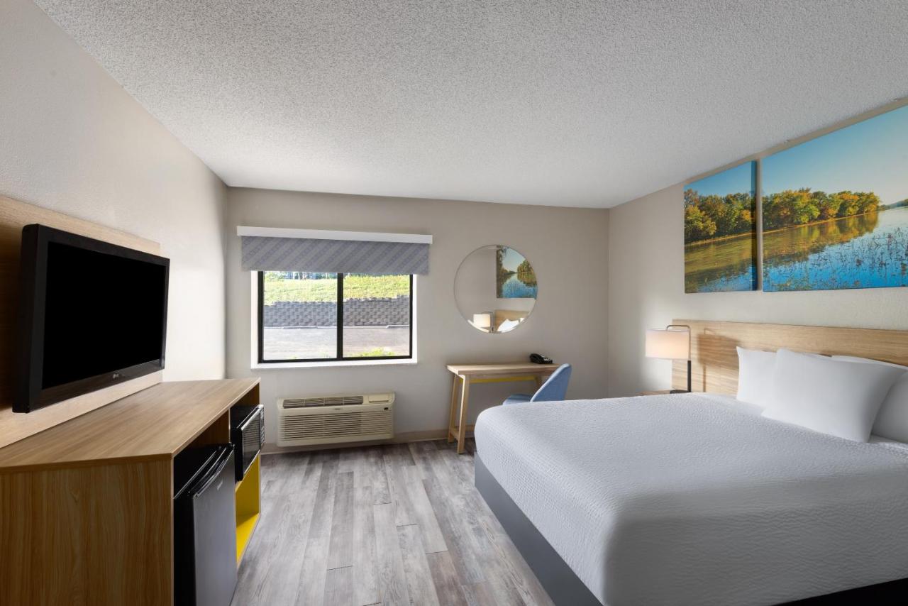King Room - Smoking at Days Inn & Suites by Wyndham Kansas City South