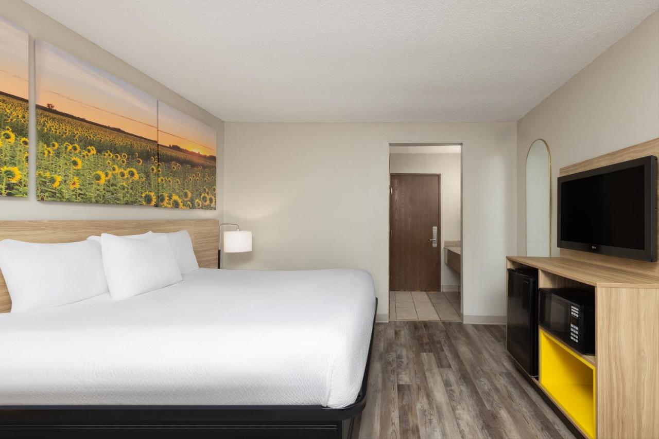 King Room - Smoking at Days Inn & Suites by Wyndham Kansas City South