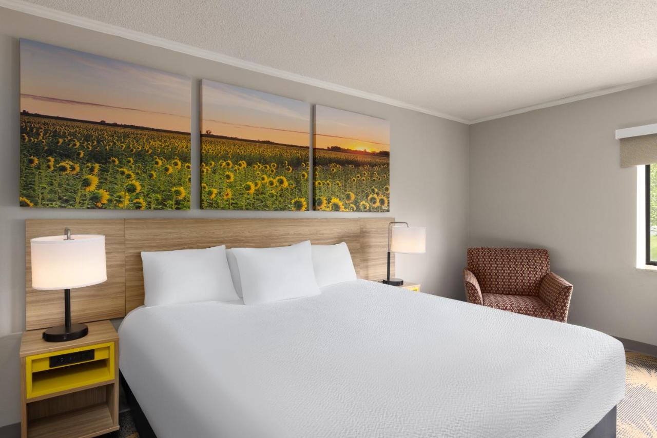 King Room - Non-Smoking at Days Inn & Suites by Wyndham Kansas City South