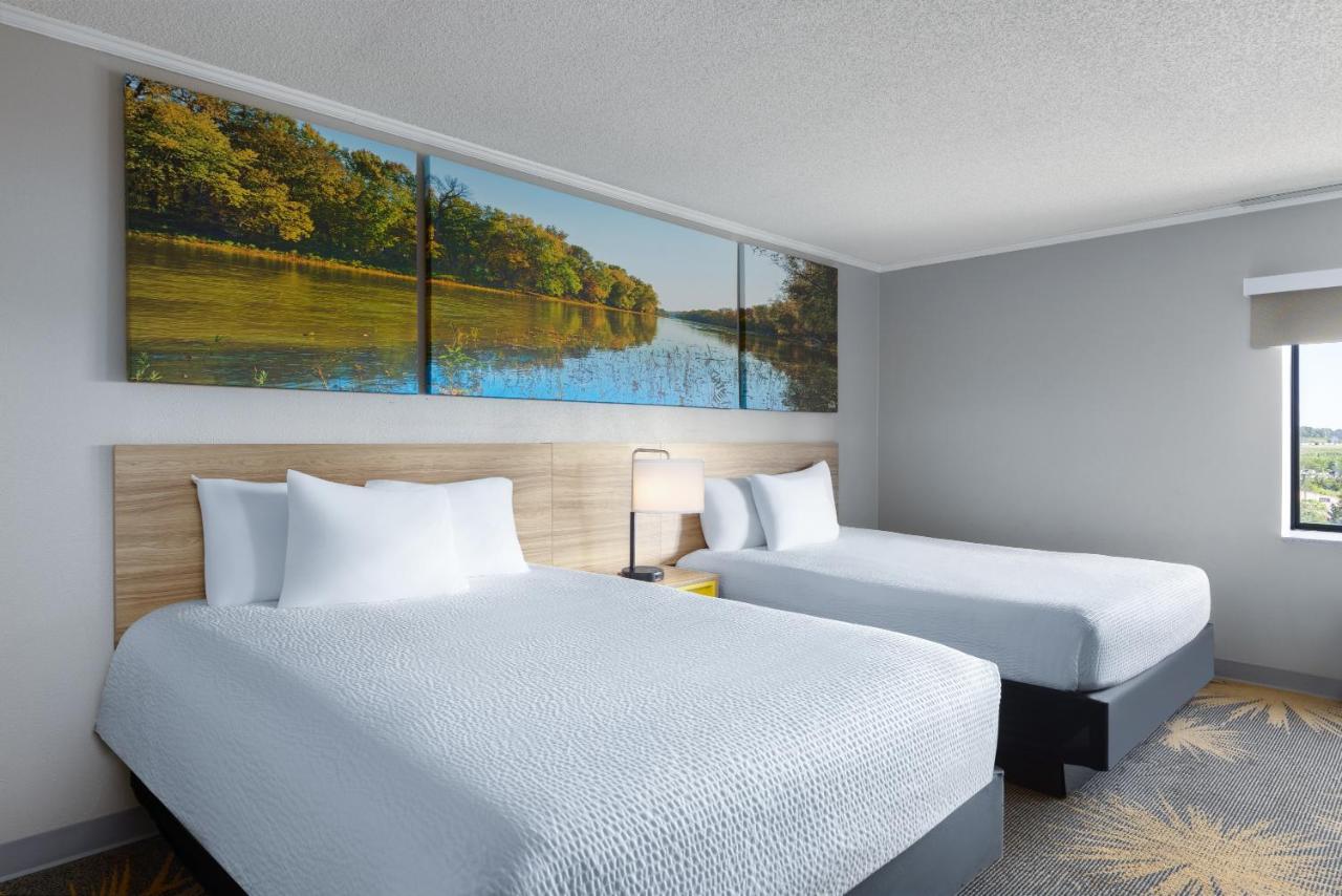 Queen Room with Two Queen Beds - Smoking at Days Inn & Suites by Wyndham Kansas City South