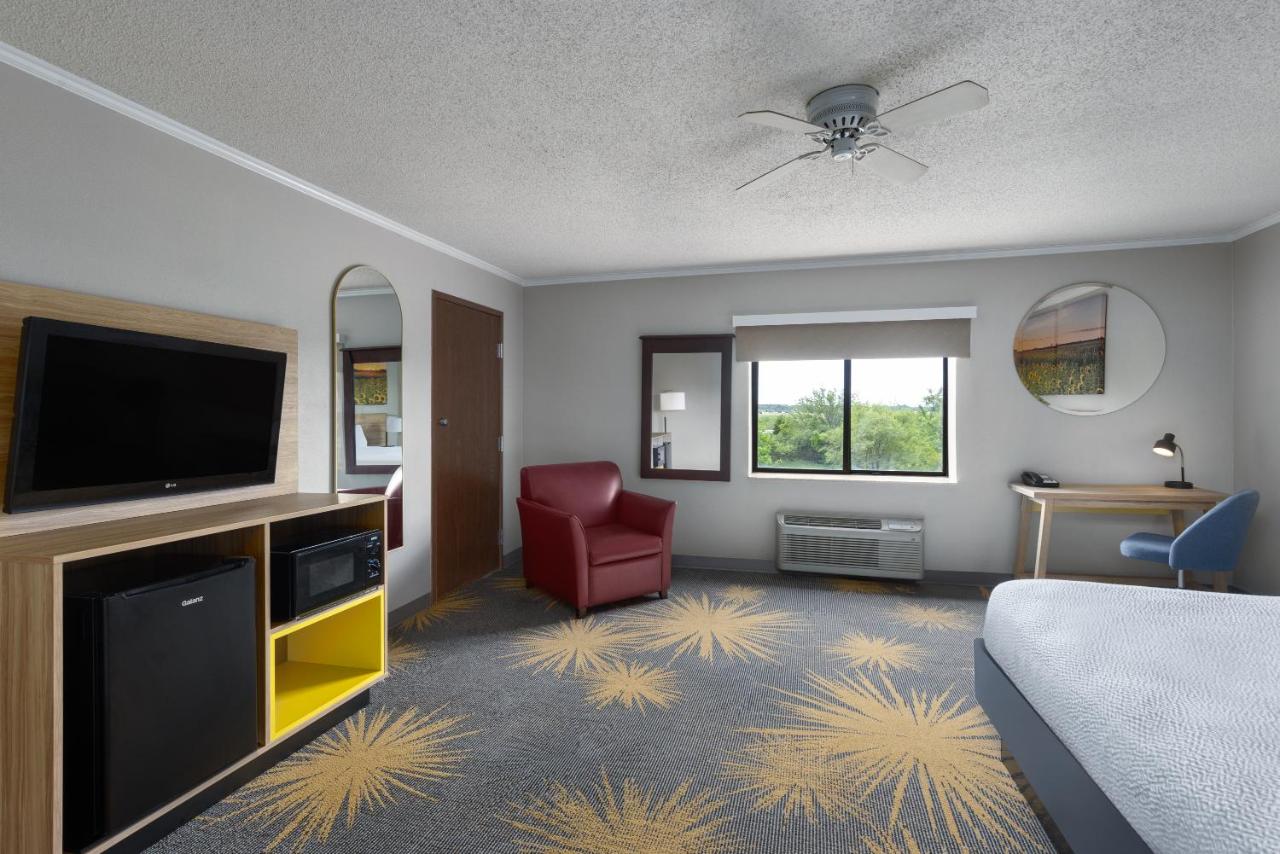 King Suite -  Non-Smoking at Days Inn & Suites by Wyndham Kansas City South