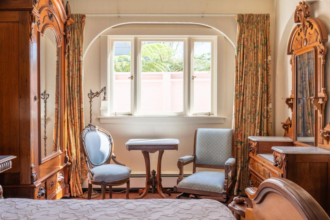 | Martine Inn