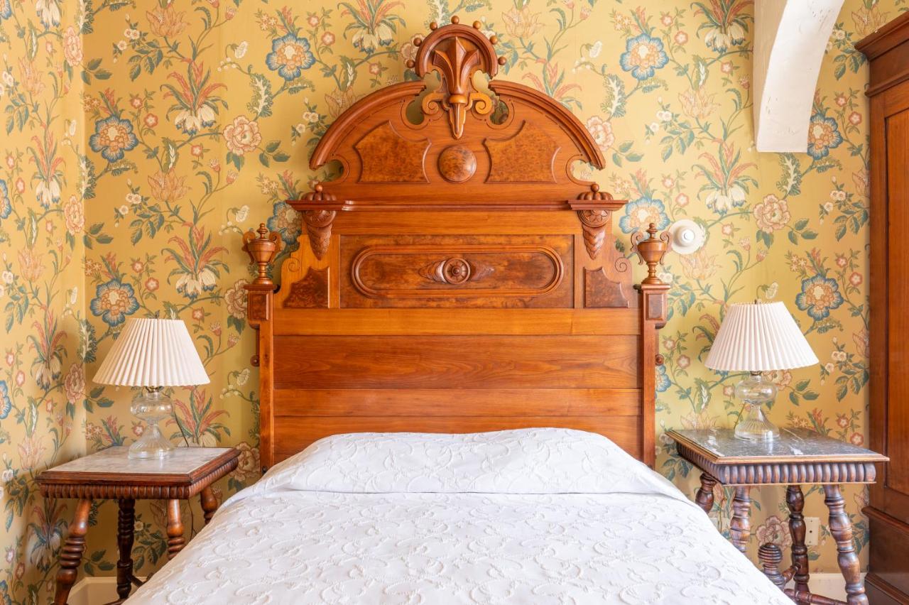 | Martine Inn