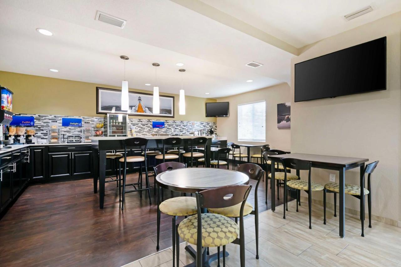 | Best Western Edgewater Inn