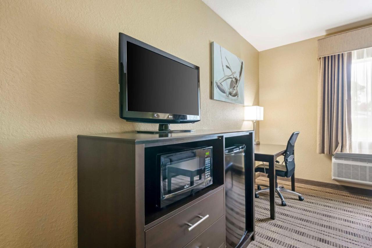 | Best Western Edgewater Inn