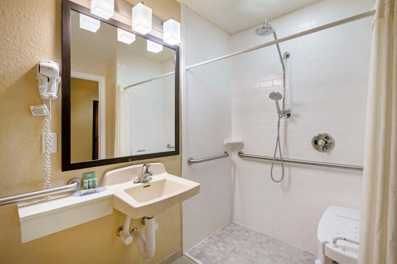 | Best Western Edgewater Inn