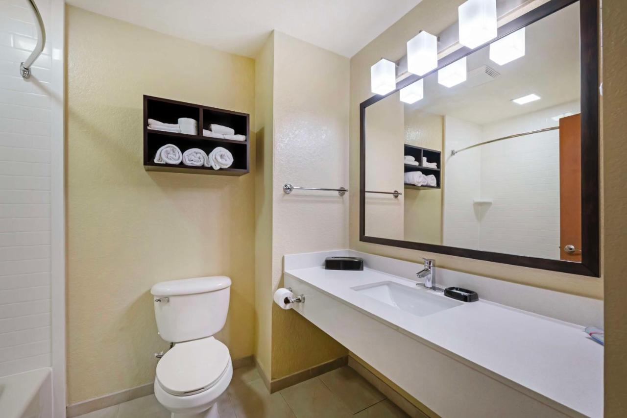 | Best Western Edgewater Inn