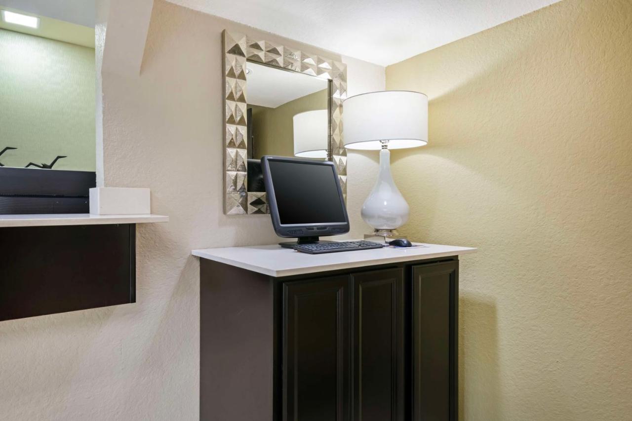 | Best Western Edgewater Inn