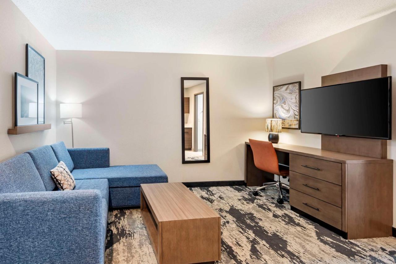 One-Bedroom King Suite with Sofa Bed at Best Western Plus Bourbonnais Hotel & Suites