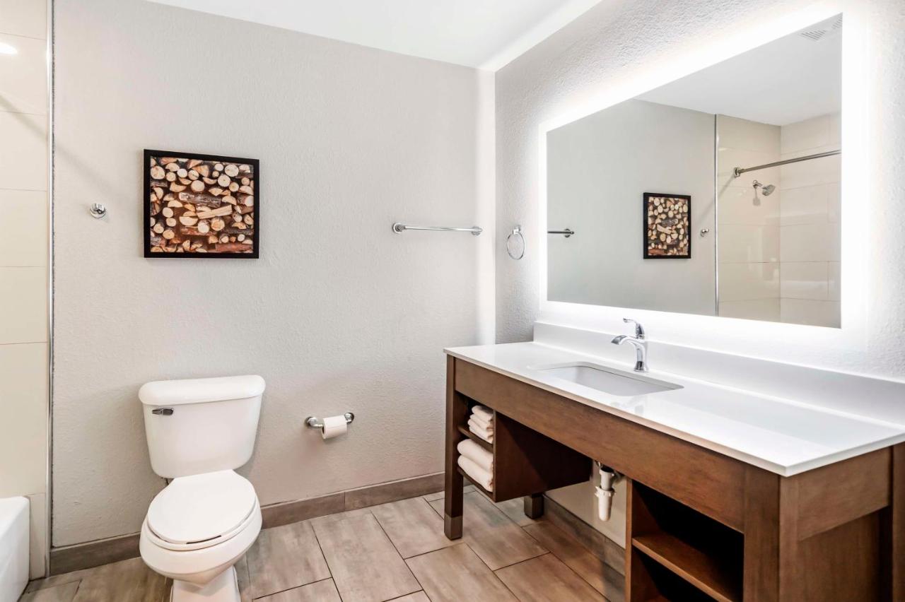 Queen Room with Two Queen Beds at Best Western Plus Bourbonnais Hotel & Suites