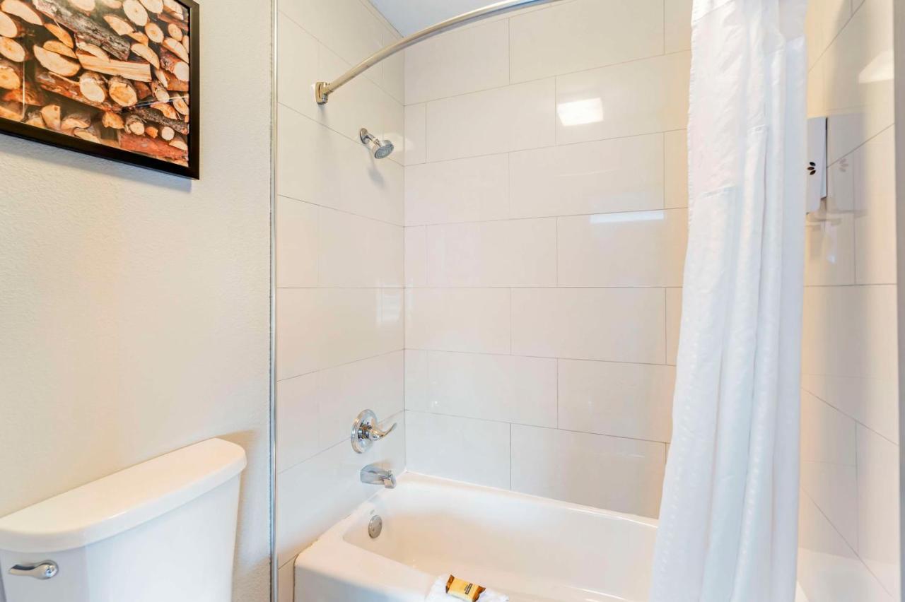 King Suite with Sofa Bed at Best Western Plus Bourbonnais Hotel & Suites