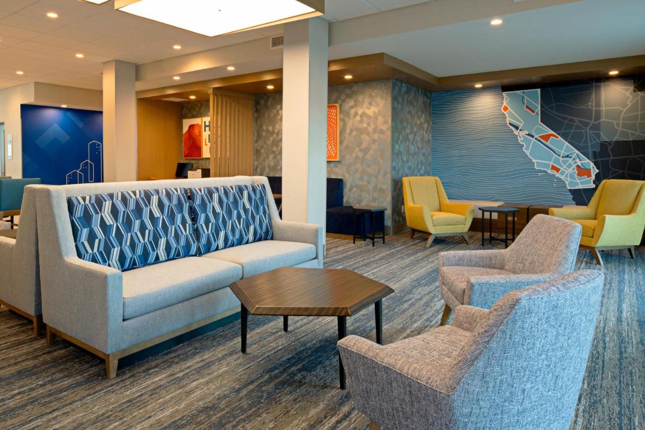 | Holiday Inn Express & Suites - Hollister, an IHG Hotel