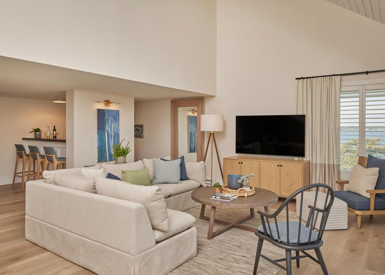 | Newport Harbor Island Resort