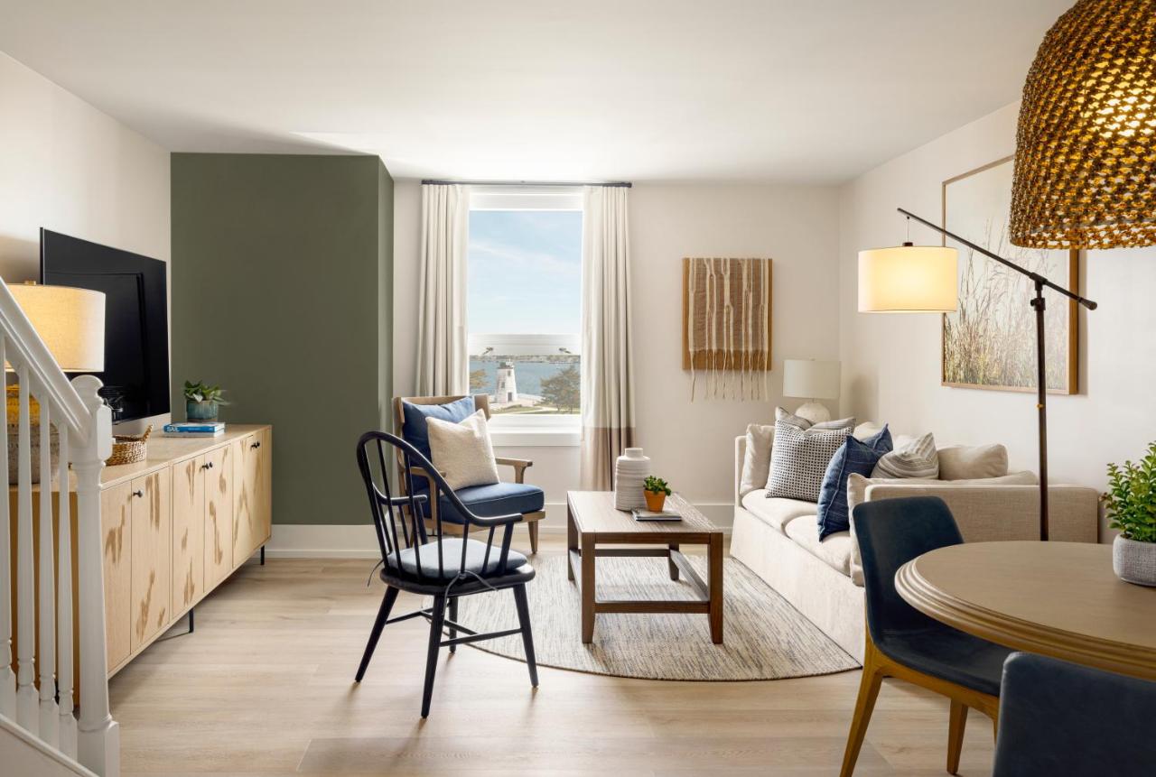 | Newport Harbor Island Resort