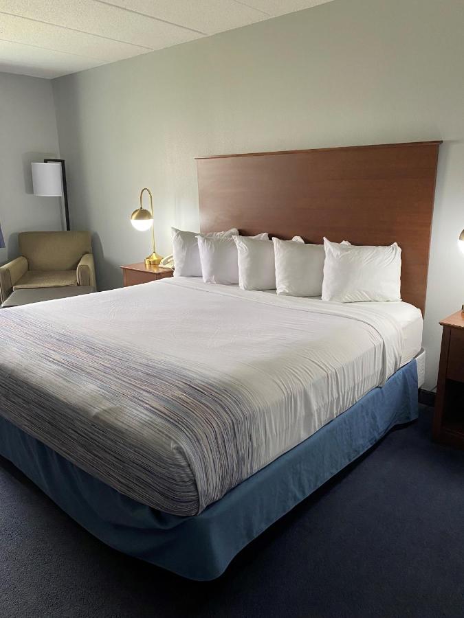 Deluxe King Room - Mobility Access/Non-Smoking at AmericInn by Wyndham Webster City