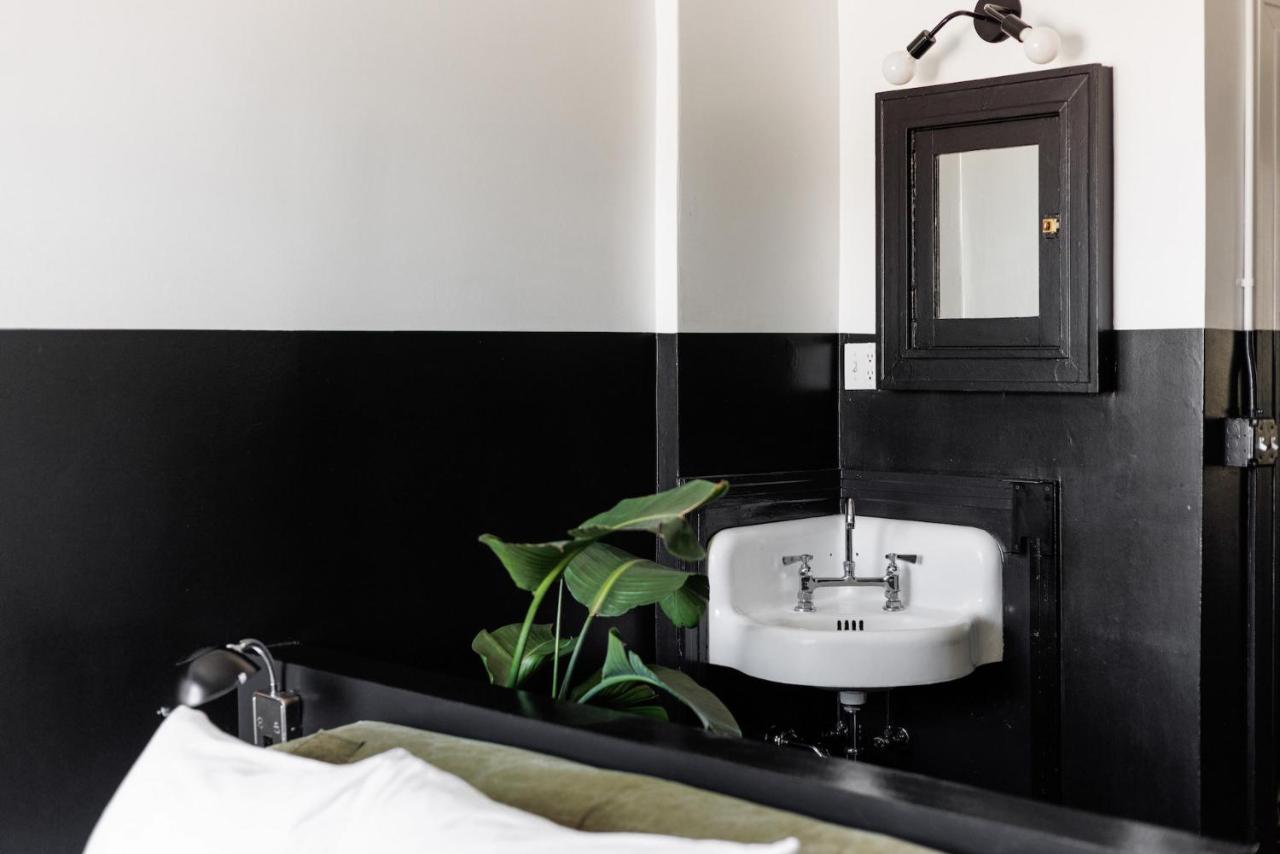 Deluxe Queen Room at The Clyde Hotel Portland by Kasa Living