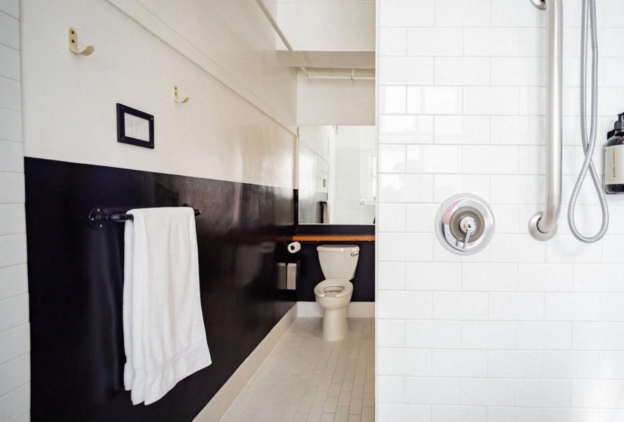 Deluxe Queen Room at The Clyde Hotel Portland by Kasa Living