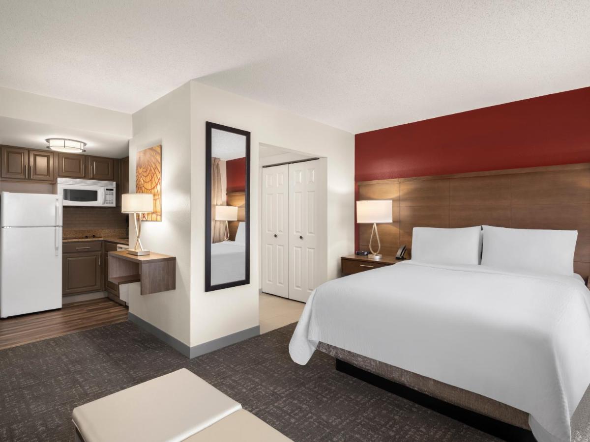 Queen Studio at Staybridge Suites Indianapolis-Airport by IHG