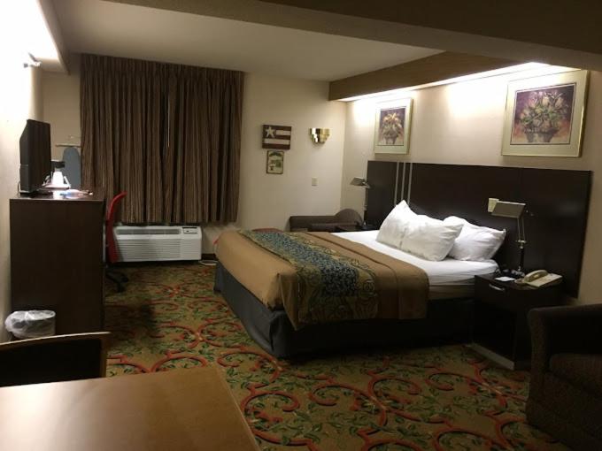 | Pleasant Stay Inn & Suites
