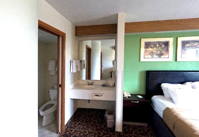 | Pleasant Stay Inn & Suites