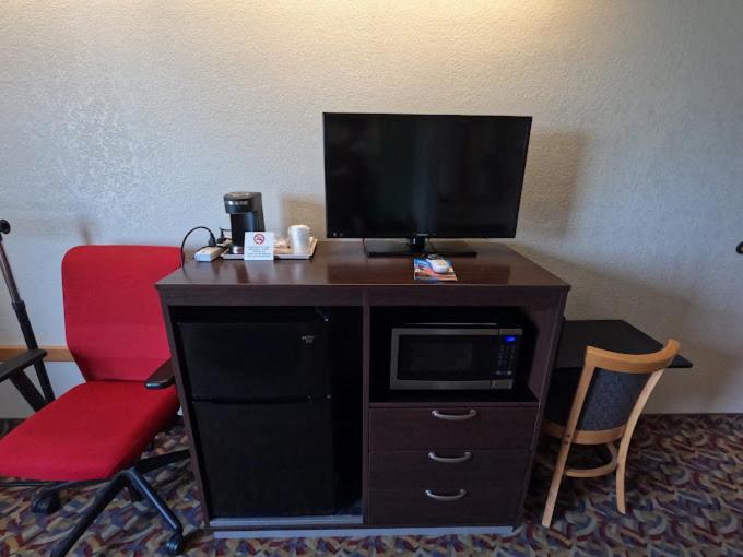| Pleasant Stay Inn & Suites