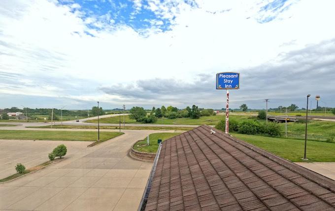 | Pleasant Stay Inn & Suites