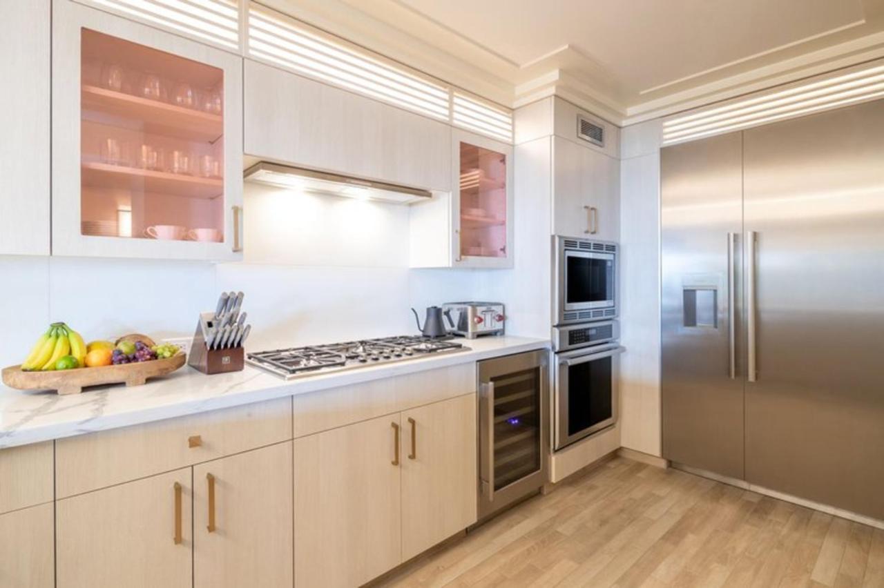 Beach View Ruby Suite - 2 Bedroom Plus Den at Espacio The Jewel Of Waikiki