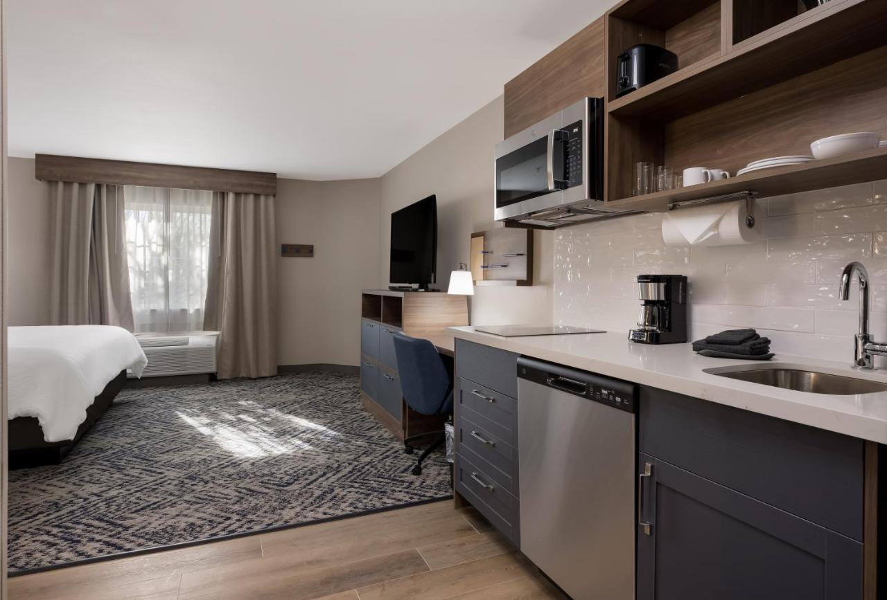 | Candlewood Suites Lafayette - River Ranch, an IHG Hotel