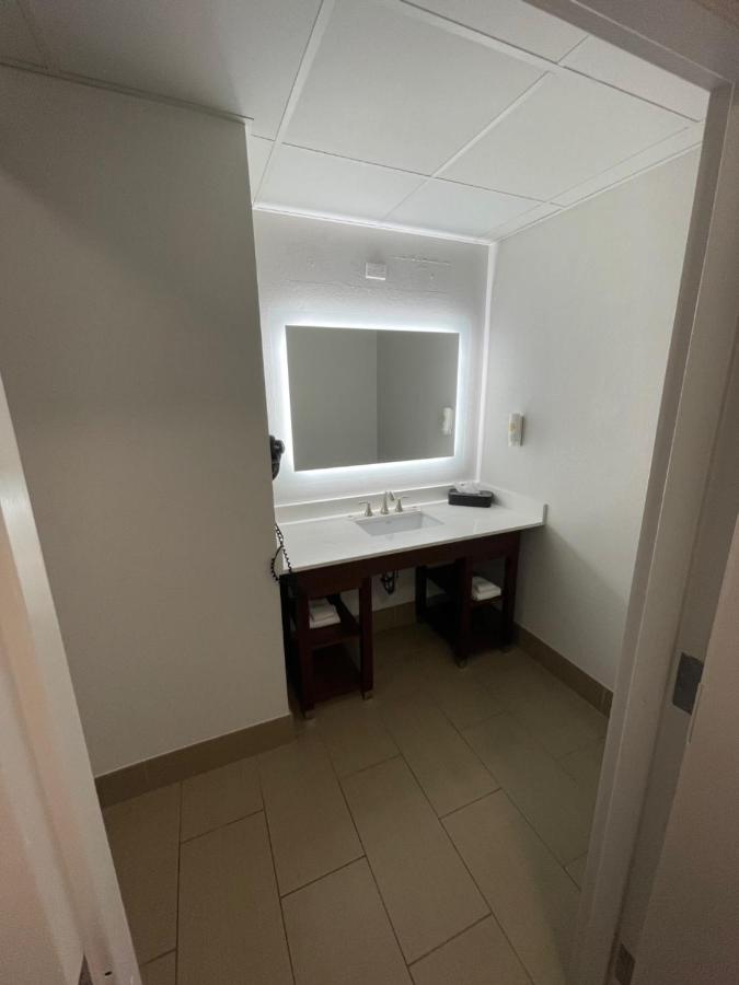 King Suite at Comfort Suites Crossville