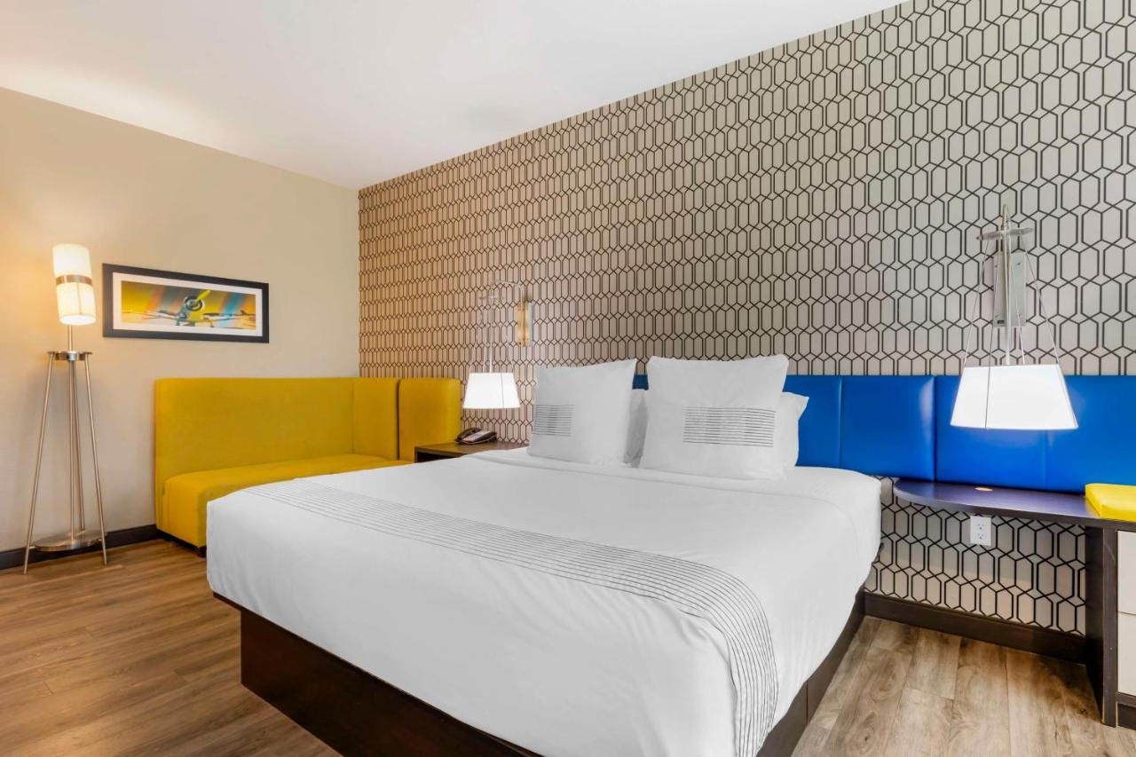 Large King Room - Non-Smoking at GLō Best Western Dallas South DeSoto