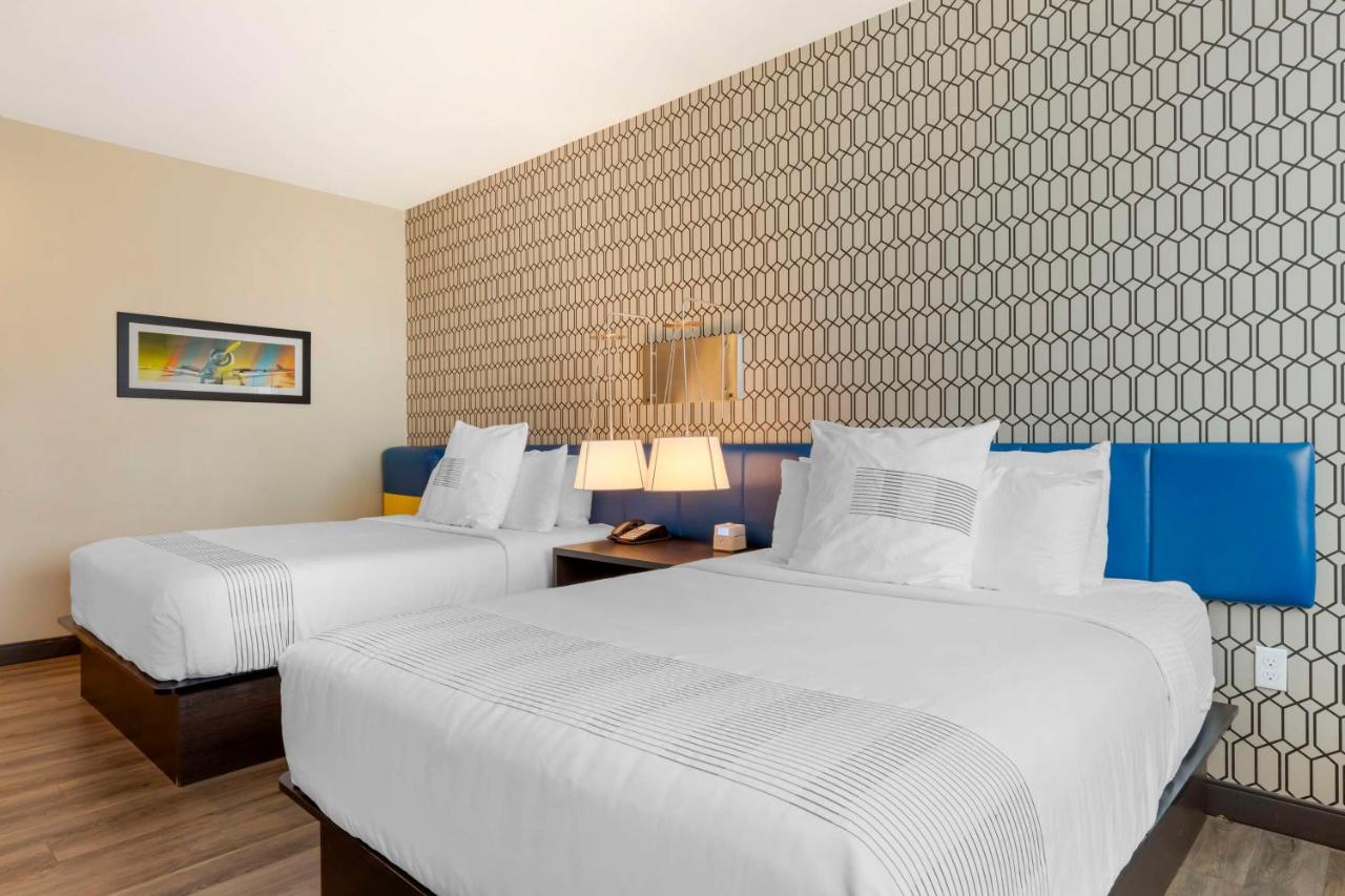 Queen Room with Two Queen Beds and Roll-In Shower - Disability Access at GLō Best Western Dallas South DeSoto