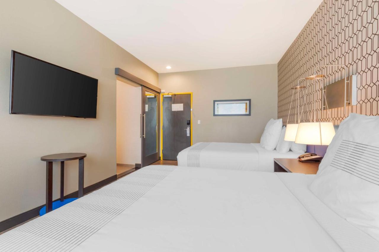 Queen Room with Two Queen Beds and Roll-In Shower - Disability Access at GLō Best Western Dallas South DeSoto