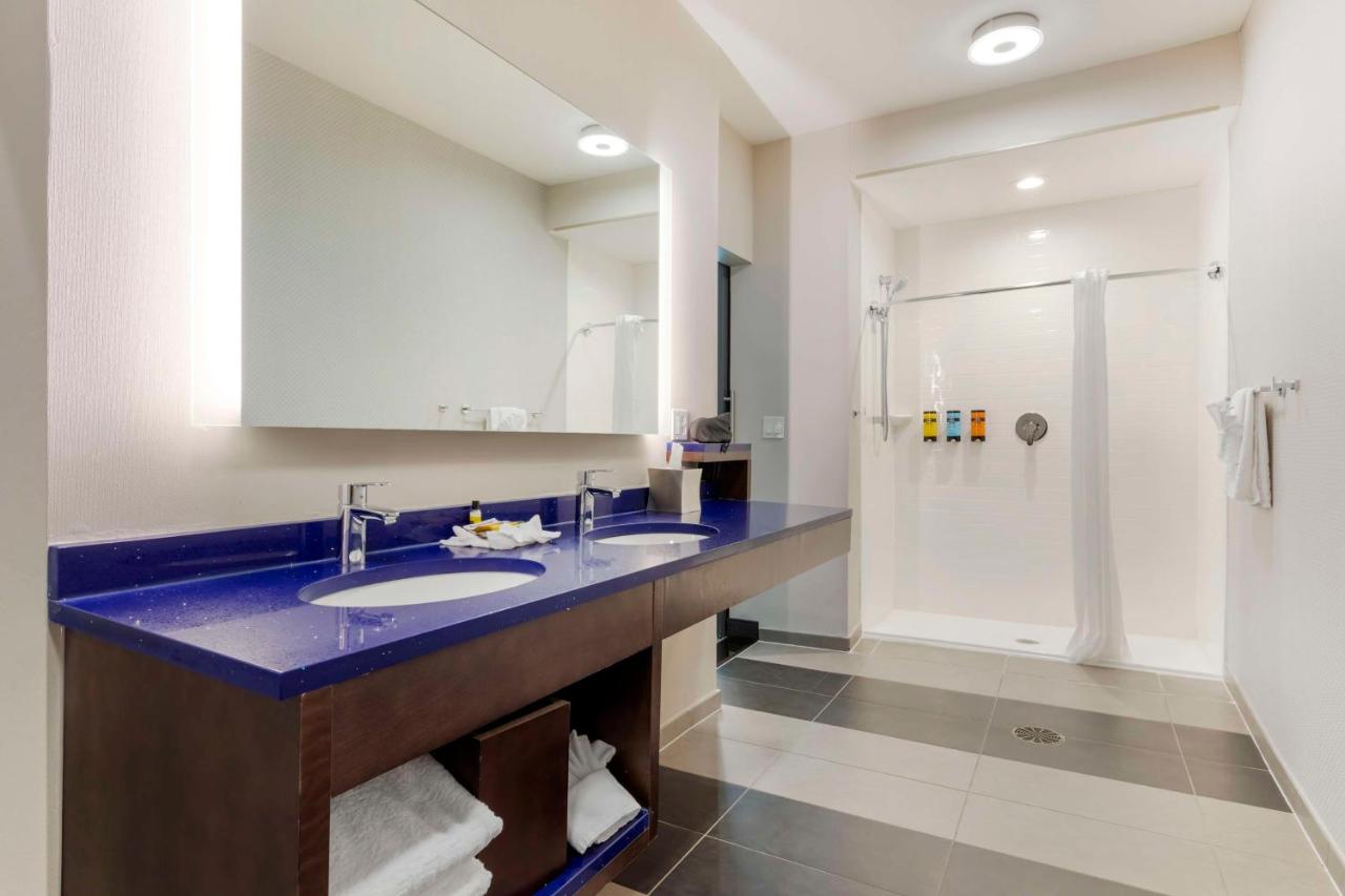 King Room with Roll-In Shower - Disability Access at GLō Best Western Dallas South DeSoto