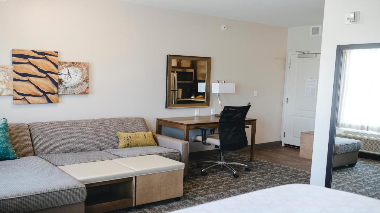 Queen Studio Suite - Hearing Accesible/ Non-Smoking at Staybridge Suites Auburn Hills by IHG