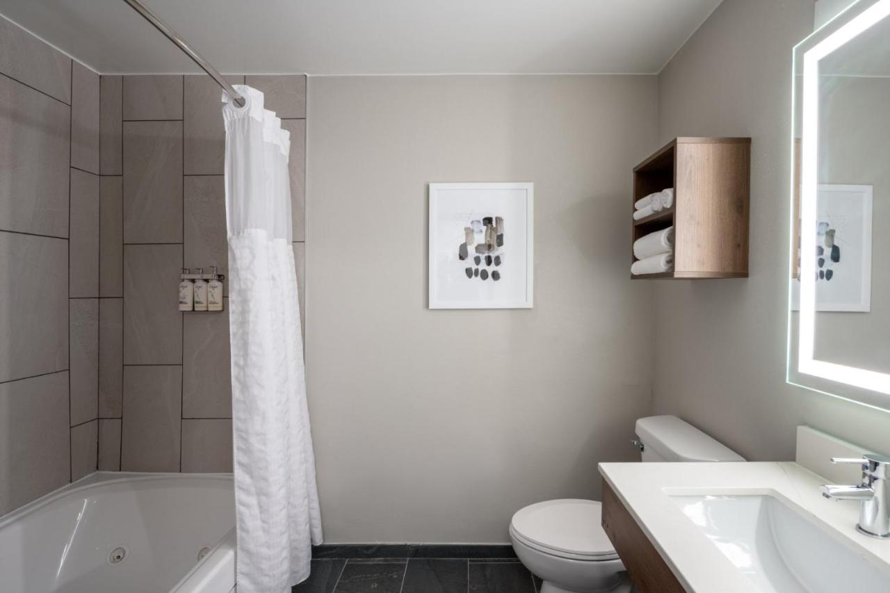 | Staybridge Suites West Des Moines, an IHG Hotel